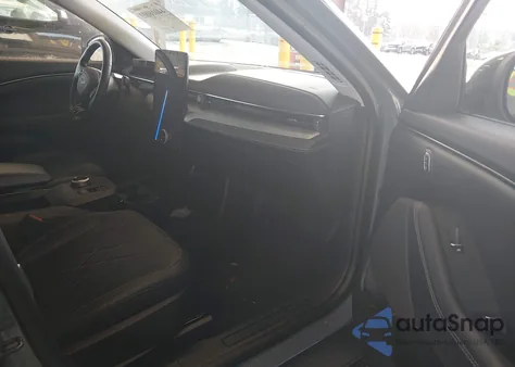 2023 Ford Mustang Mach-E Select z USA, uszkodzony, nr VIN 3FMTK1S54PMB00983